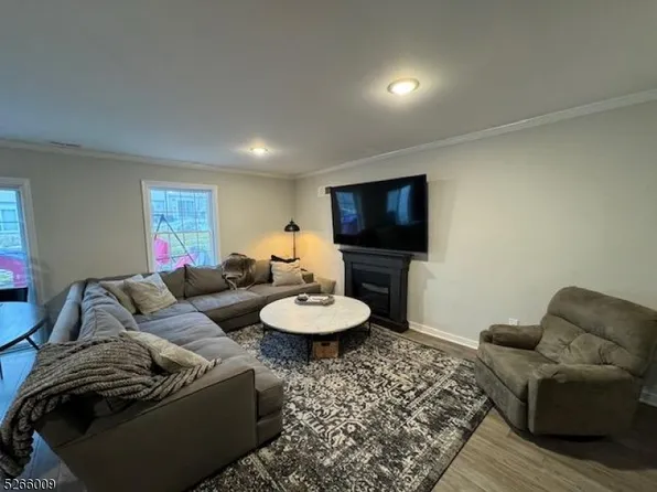 5 Gabriella Way, Newton Town, NJ 07860
