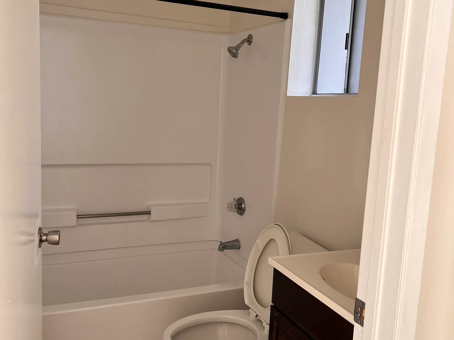 2 bed, $2,400 — Photo 3