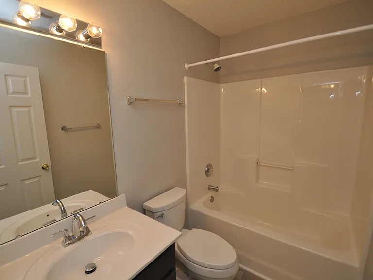 117 Tiverton Woods Dr — Photo 28