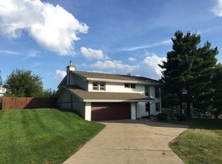 6802 Meadow Ct, West Des Moines, IA 50266