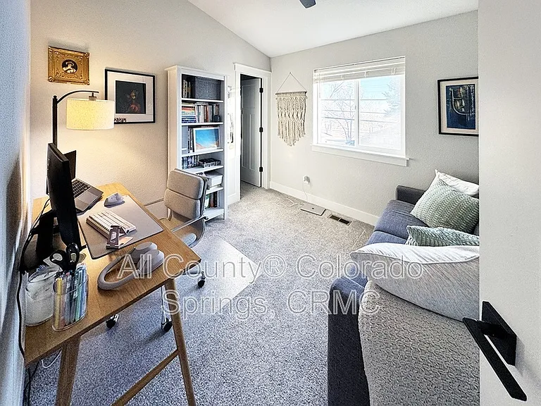 824 S Logan Ave — Photo 14
