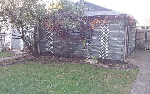 3rd image of 3745 N Damen Ave