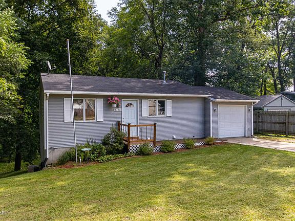 3rd image of 3156 Cheney Ave NE