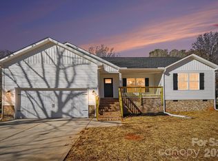 2025 Picnic Dr, Newton, NC 28658