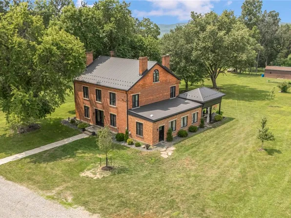 2318 Fleming Rd, Indiana, PA 15701