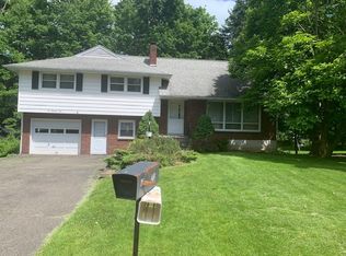 205 Avondale Ct, Vestal, NY 13850