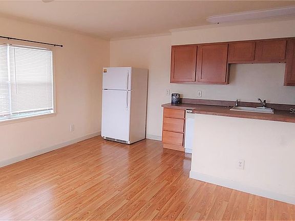 5th image of 119 N Evergreen Ave APT 201