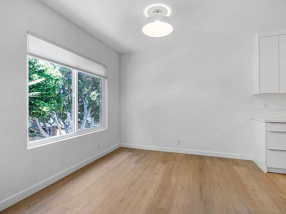 3rd image of 845 20th St #208