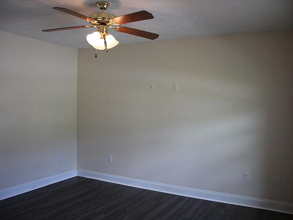 4th image of 150 Robin Hood Dr