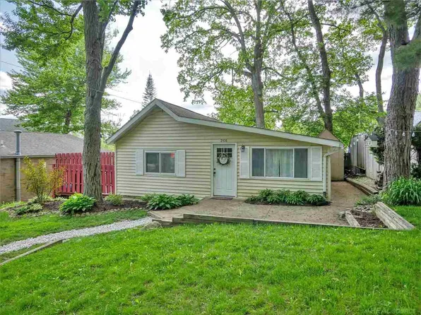 266 Pine Dr, Oakland, MI 48363