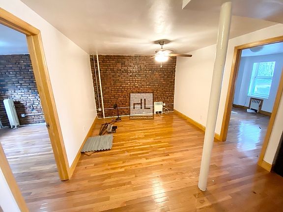 3rd image of 86 Hoyt St