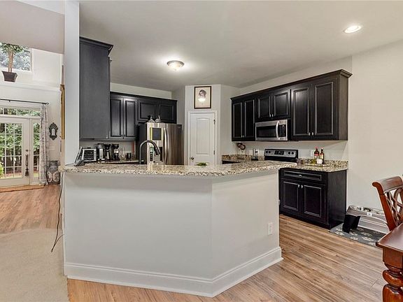 5th image of 621 Lee Road 2039
