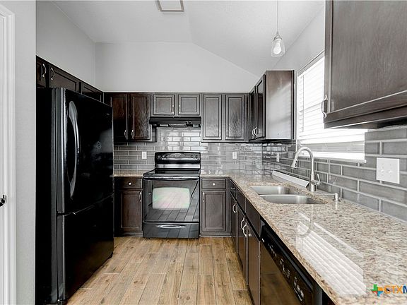 2nd image of 1908 Stratford Dr
