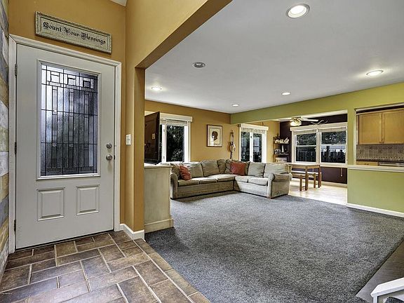 3rd image of 35 Hollybrook Dr