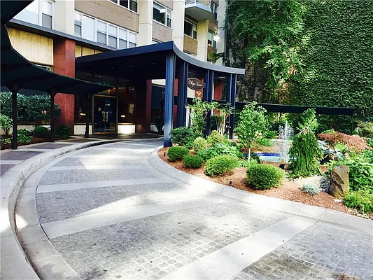 Sold by Qwest Residential Downtown LLC | media 17
