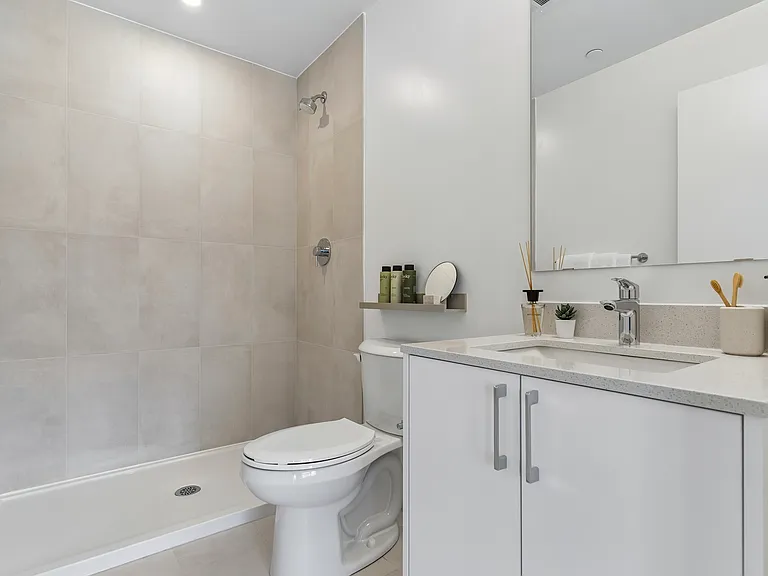 799 Sheppard Ave W — Photo 19