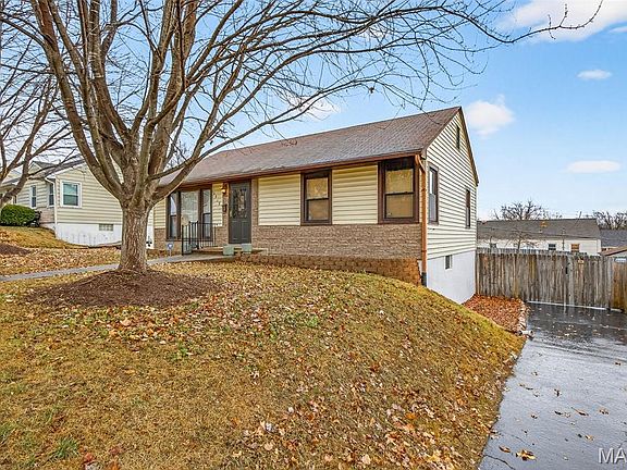3rd image of 6919 Greenholly Dr