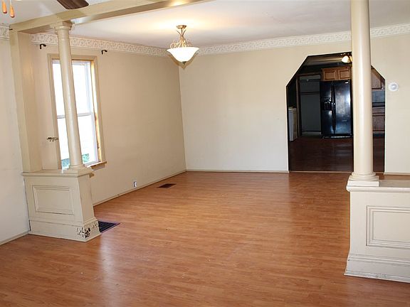 2nd image of 504 Paterson St