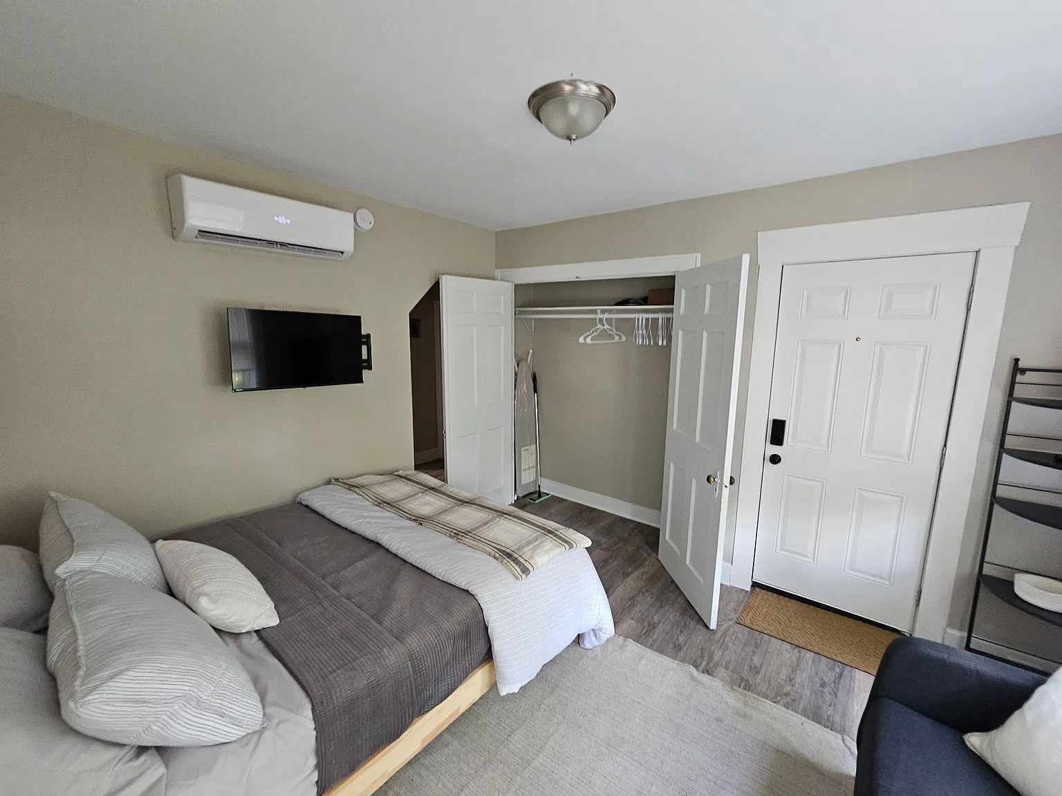 525 E Manning St — Photo 2