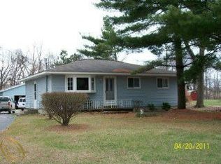 935 Lochaven Rd, Waterford, MI 48327