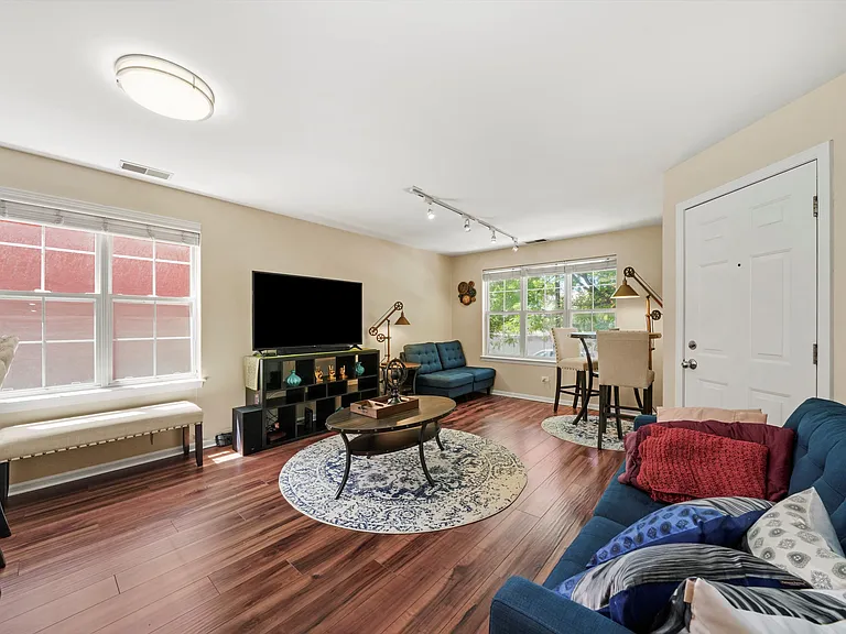 1475 N Larrabee St #B — Photo 2