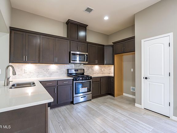 4th image of 803 Danby Ct