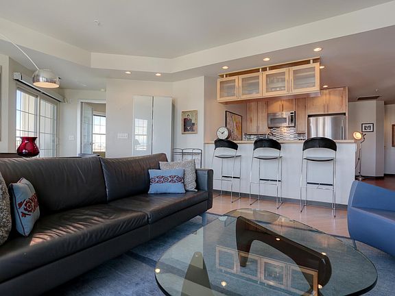 3rd image of 975 Lincoln St APT 11g