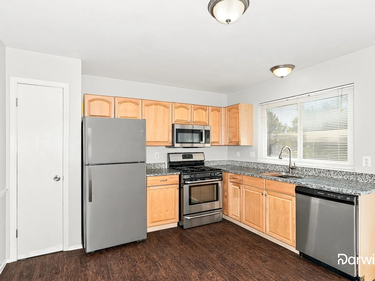 3 bed, 2.0 bath, 1167 sqft, $2,080 — Photo 3