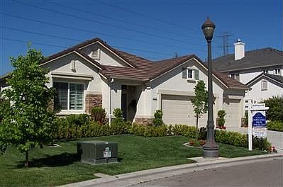 Well kept Brookside Beauty!