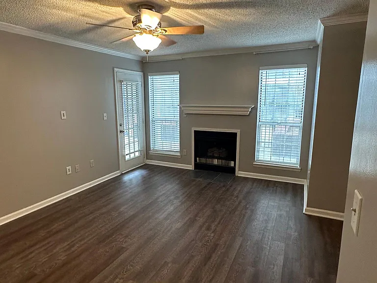 202 Granville Ct — Photo 8