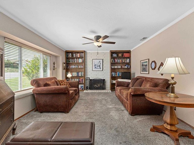Listing photo 5