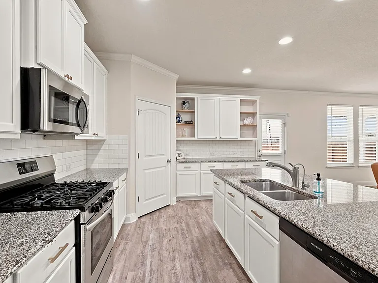 8828 Chavez Path — Photo 4