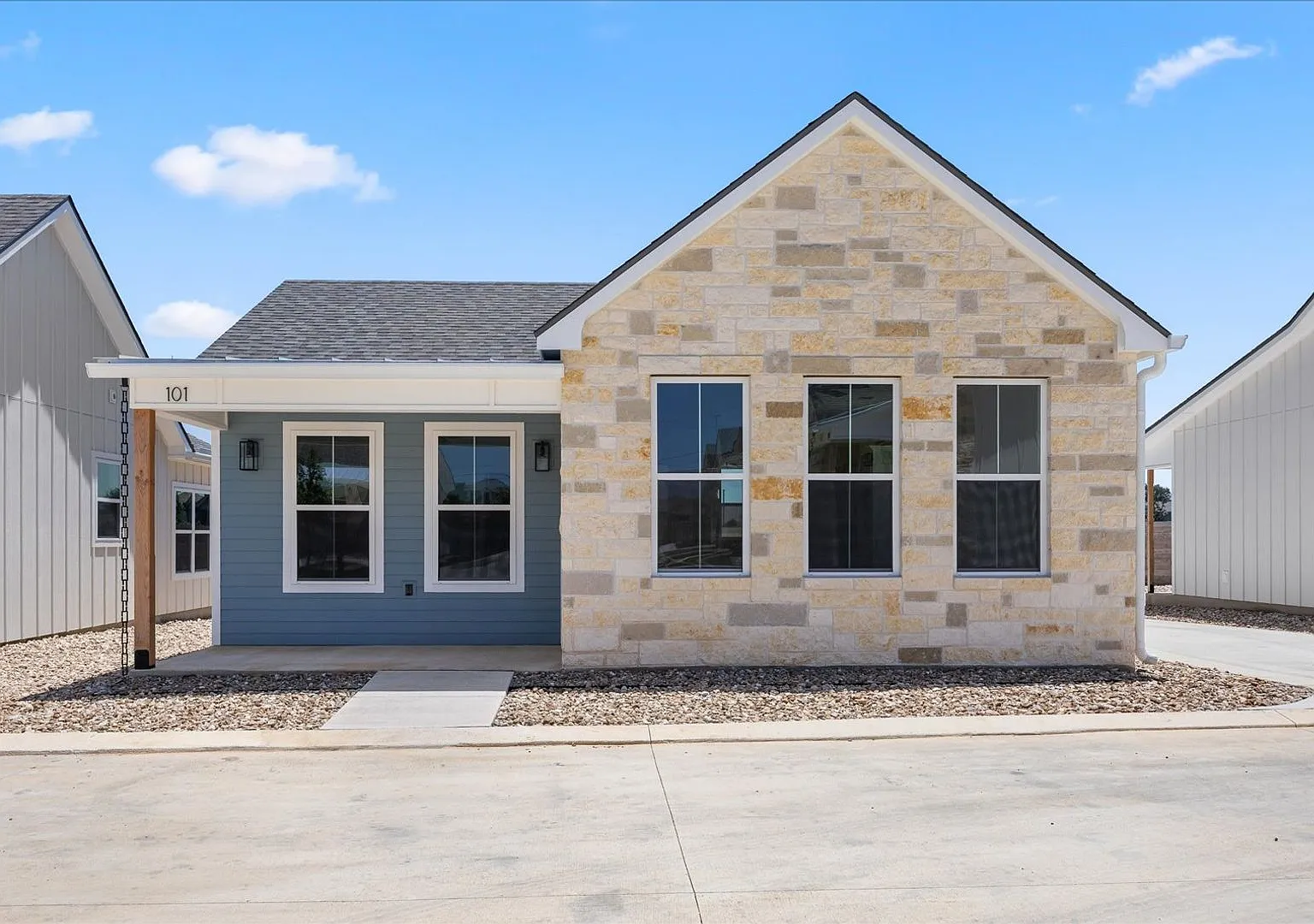Bright, Spacious, & Beautifully Designed 1 bed 1.5 bath — Photo 2