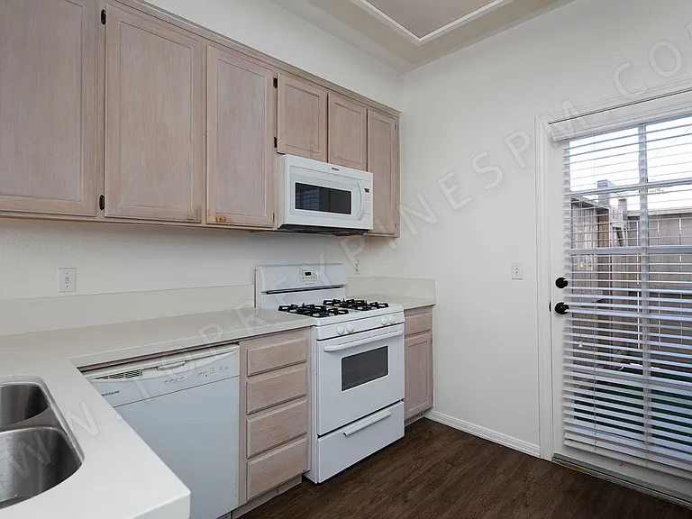 1420 Hornblend St — Photo 7