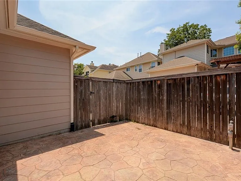 2614 Kinney Oaks Ct — Photo 30