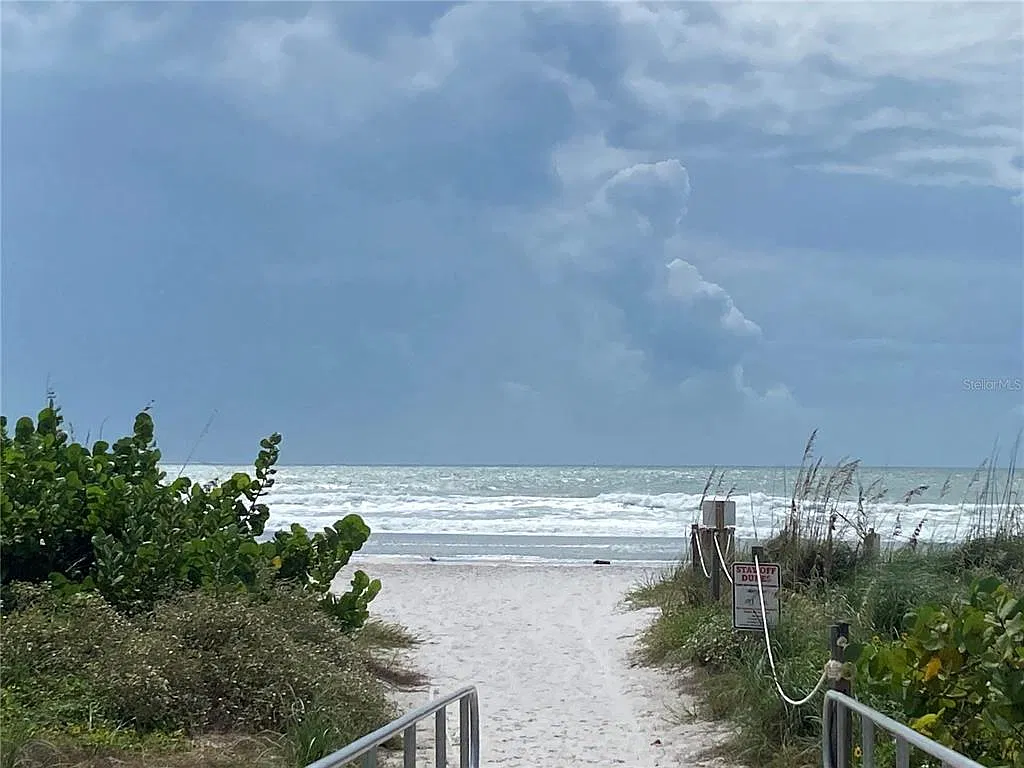 2 bed, 1.0 bath, 952 sqft, $2,300 — Photo 4