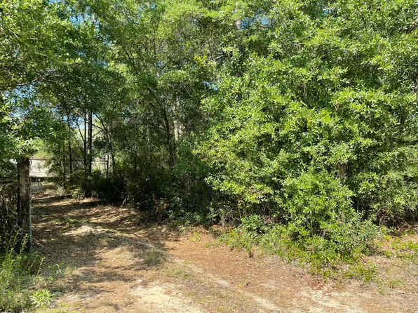 8016 Delta Dr, Milton, FL 32583