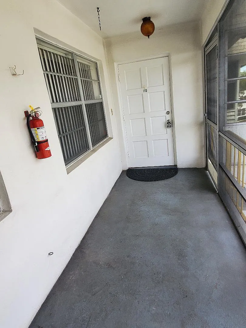 1 bed, 1.5 bath, 740 sqft, $1,200 — Photo 3