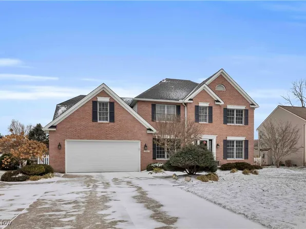 111 Charles Ave, Amherst, OH 44001