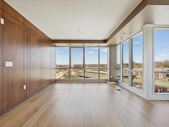 4th image of 1303 5th St Unit 418