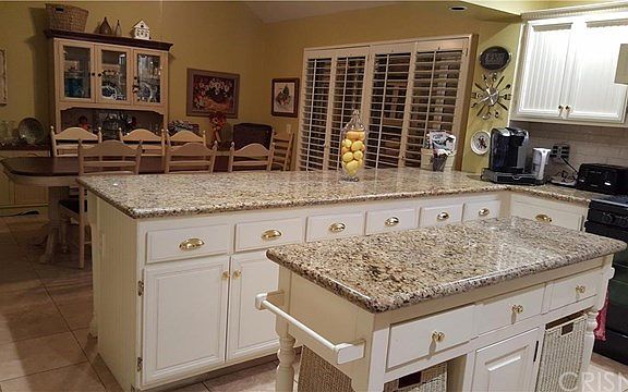 4th image of 26427 Woodlark Ln