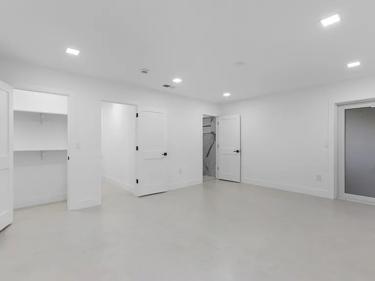 131 Toledo Way NE — Photo 16