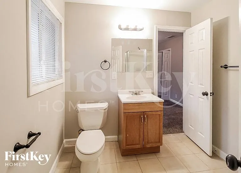 2483 Kings Park Cir — Photo 13