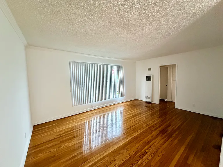 956 Wilcox Avenue — Photo 29