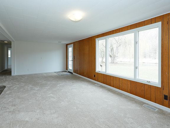 118 Riverside Dr-104