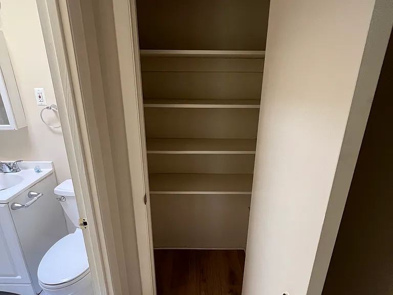 2025 N Lincoln St #113 — Photo 10