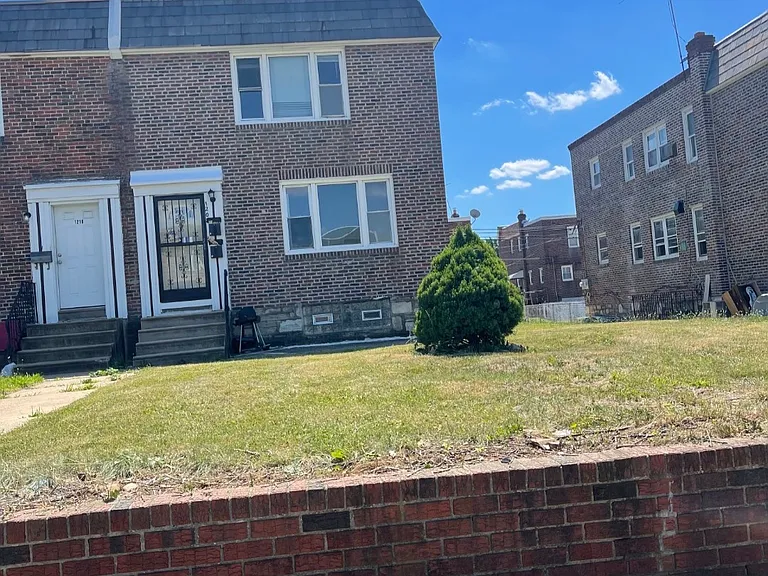 1208 Englewood St — Photo 9
