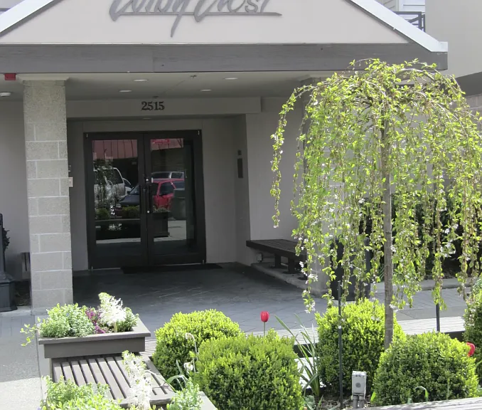 Colby Crest Apartments — Photo 20