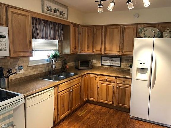 4th image of 1219 Jewell Ave