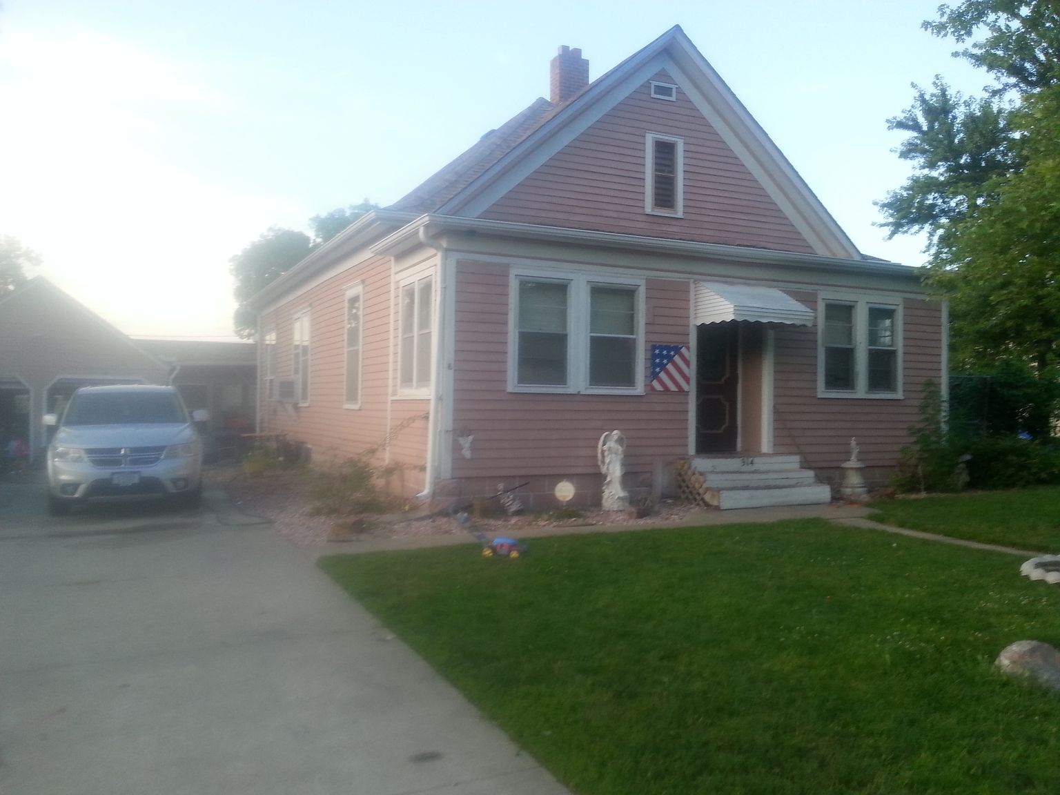 914 Market St Beatrice NE 68310 Zillow